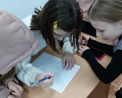 Дети познакомились с журналами серии «Рюкзачок»  в библиотеке № 14 имени Ф. Богушевича